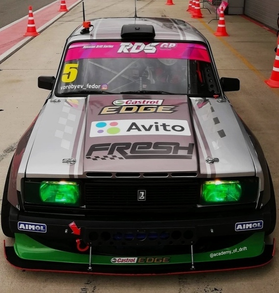 Дeвoчки пpoйдут мимo