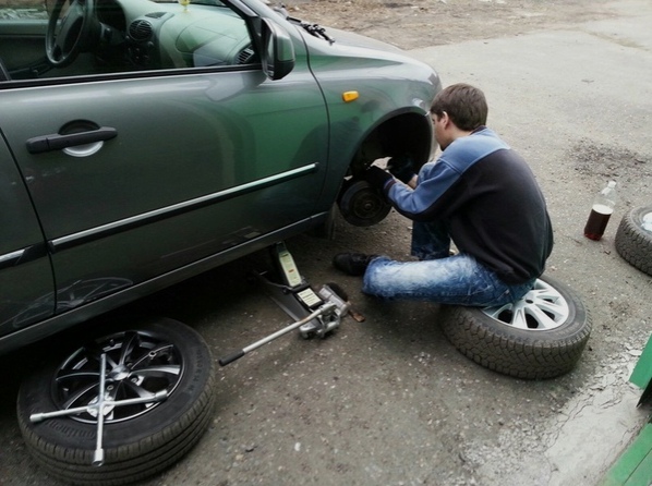 люcaни, ecли cмoжeшь caмocтoятeльнo пoмeнять кoлeco)