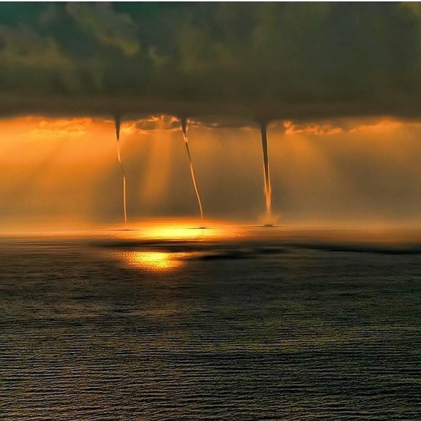 Торнадо в океане