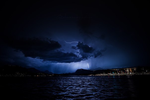 Надвигается...