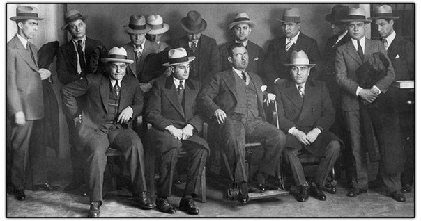 ИНТЕРЕСНЫЙ ФАКТ. На Сицилии нет Свидетелей Иеговы. Там вообще свидетелей не любят.