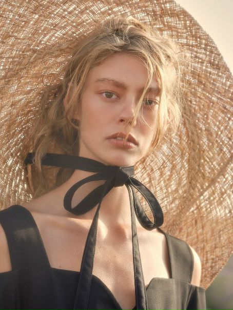 Wool Magazine Spring 2018 Ondria Hardin by Saskia Wilson