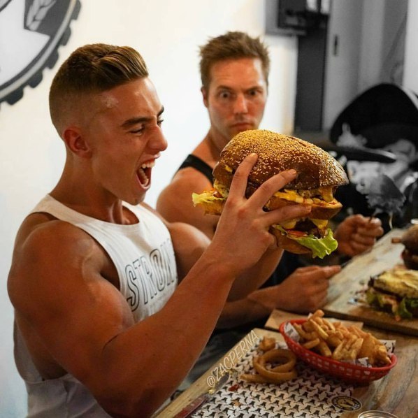 Вот это бургер Заточил бы