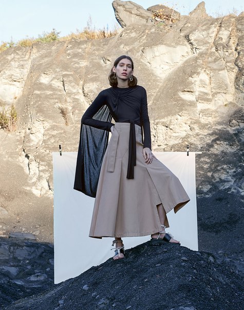 Monrowe Magazine November 2017 Zarina Nares by Manolo Campion