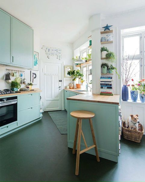 Что главное в кухне На наш взгляд, много света и красивые аксессуары ;)