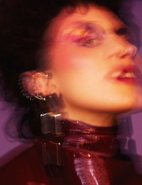 Vogue Portugal December 2017 Anna Cleveland by Dan Beleiu