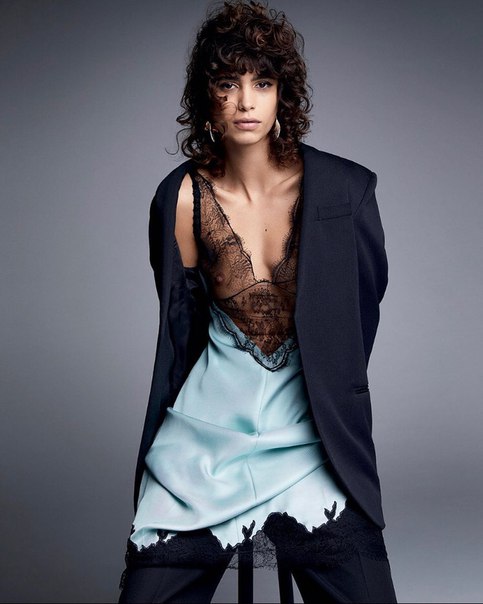 Vogue Russia: Кудри, кружево, костюм: все остромодные сочетания наступающего года.