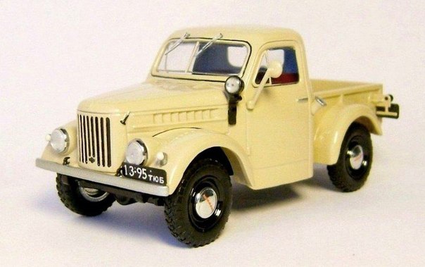 Коллекционер из Тюмени Алексей Хлыстунов своими руками создаёт уникальные модели советских автомобилей, которых никогда не существовало.