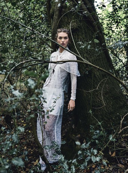 ARIZONA MUSE POSES IN THE SEASON’S PRETTIEST DRESSES FOR HARPER’S BAZAAR UK