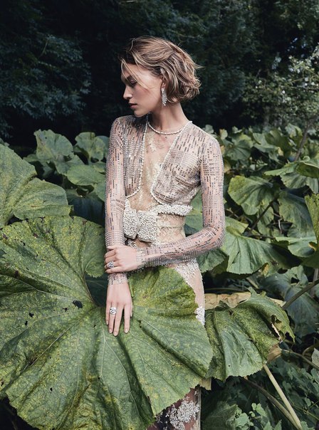 Harper’s Bazaar UK January 2018 Arizona Muse by Agata Pospieszynska