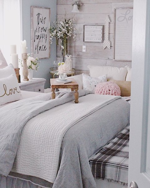 Воскресенье - тот самый выходной, когда можно весь день лежать в кроватке, и вам точно ничего за это не будет! 