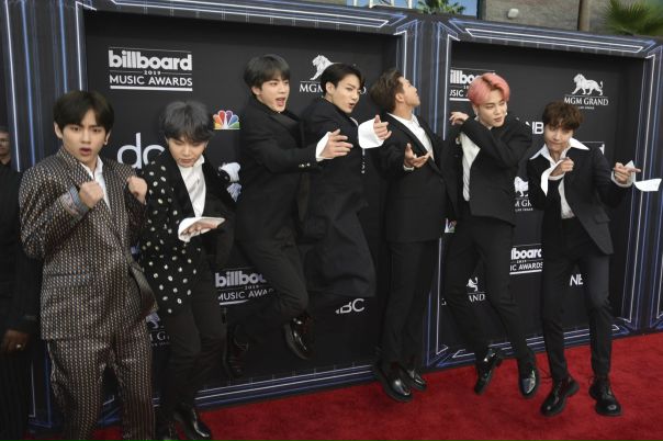 Ну, а теперь пришло время проголосовать за лучшую фотографию с #BTS на Billboard Music Awards 2019 