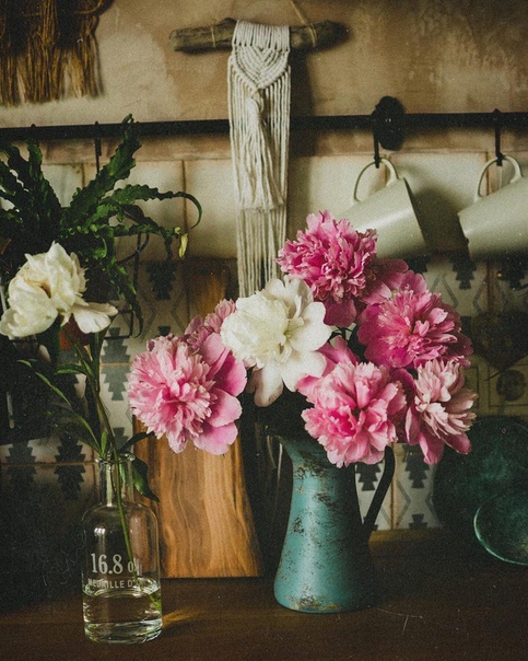 Встречающие нас с утра цветы — залог улыбки на весь день 