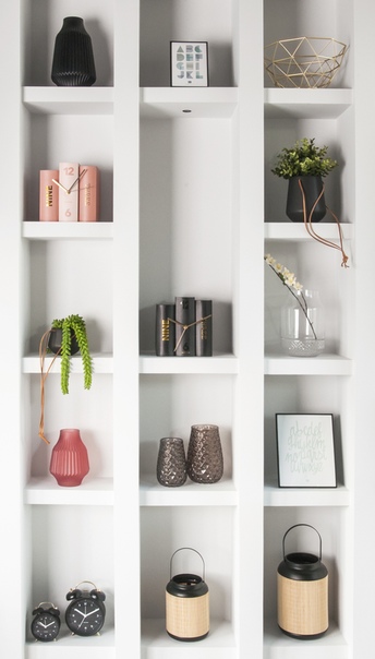 Люблю книги. А еще люблю необычные часы. Как же здорово, что голландский бренд Karlsson объединил две мои любви в одну. 