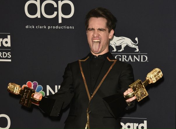 Вчера прошла церемония Billboard Music Awards 2019, а это означает, что пора выбирать лучший образ Брендона Ури 