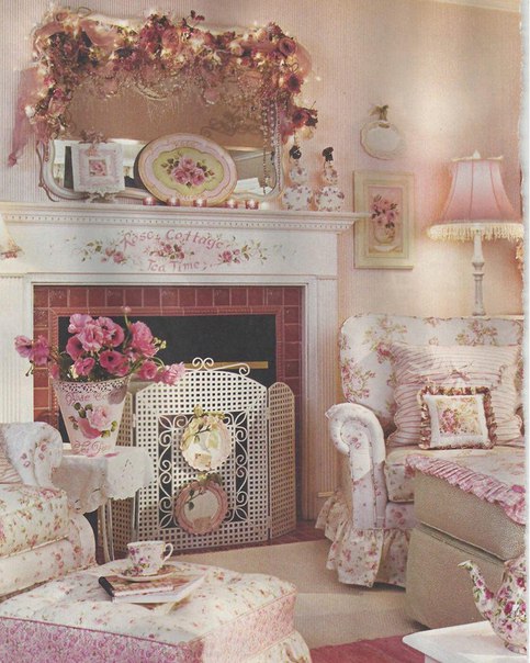 Любимый многими стиль Шебби-Шик довольно молодой — появился лишь в конце 1980-х годов. Он интересен тем, что все его предметы как будто несут на себе отпечаток времени, а кажущаяся небрежность в оформлении не случайность, а кропотливый труд дизайнеров.