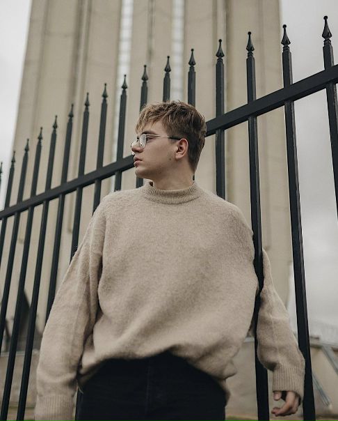 Внимание  Обнаружен идеальный бежевый джемпер! 