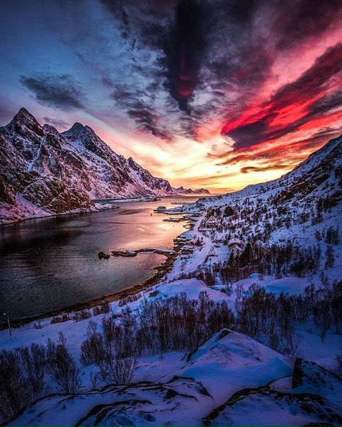 Arctic sunset in Lofoten 