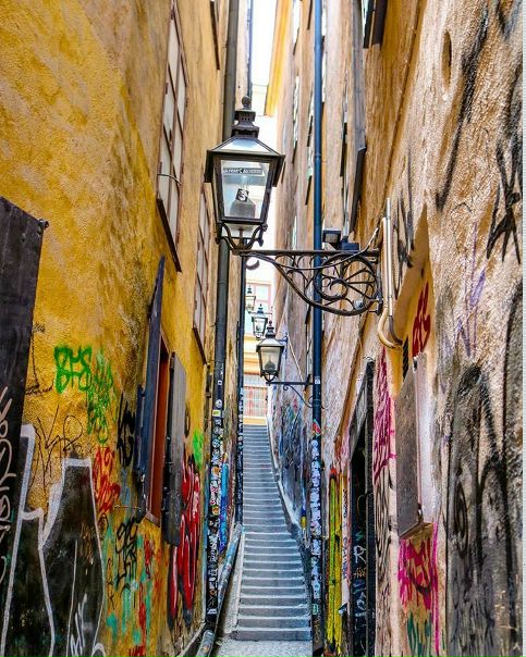 Mrten Trotzigs Grnd, the narrowest street in Stockholm  God moegon 