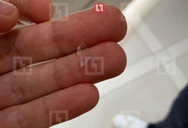 Пассажир пожаловался на колбасу со стеклом в бизнес-зале 