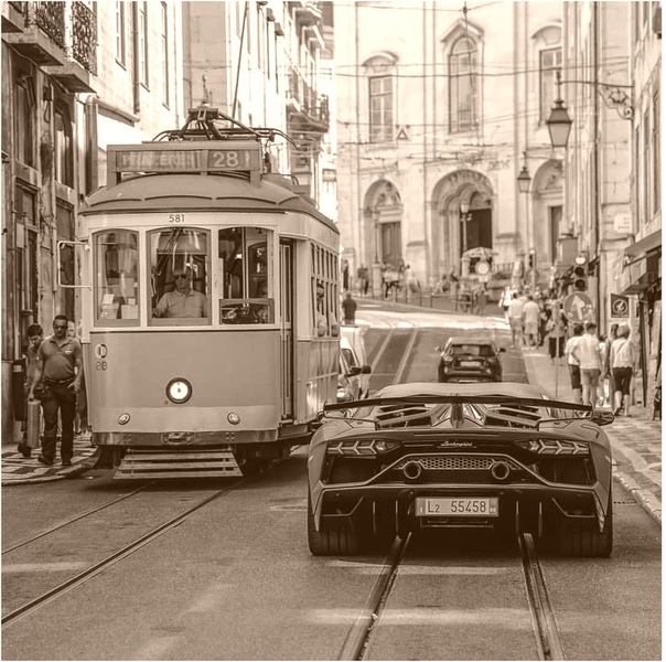 Тpaмвaй или Aventador SVJ 