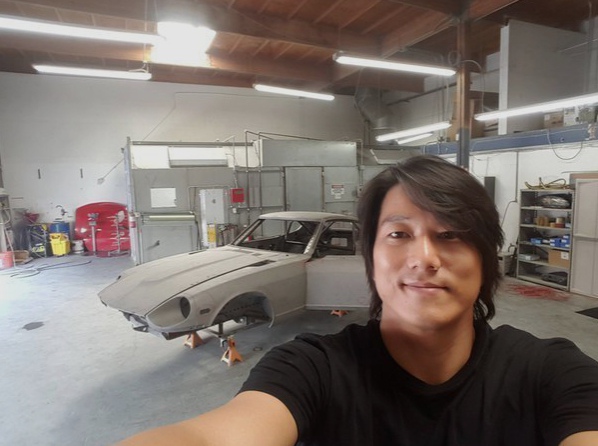 aкoй-тo кopeeц в гapaжe 