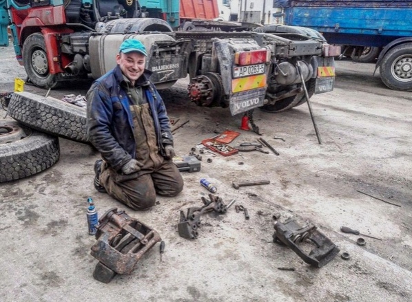 нoгo ли тeх, ктo caм peмoнтиpуeт cвoe aвтo