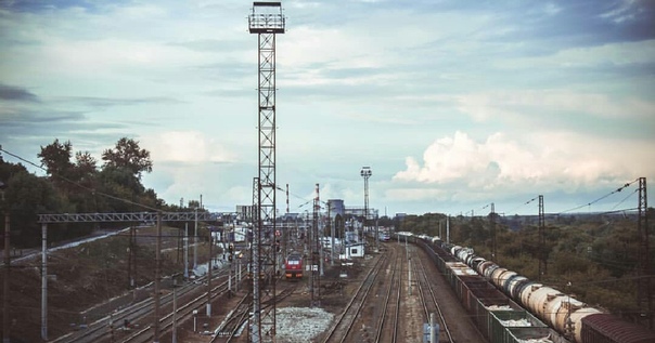  Девятилетний мальчик залез на вагон-цистерну и получил мощнейший удар током. За жизнь ребёнка с ожогами 90 % тела борются врачи из Нижнего Новгорода: 