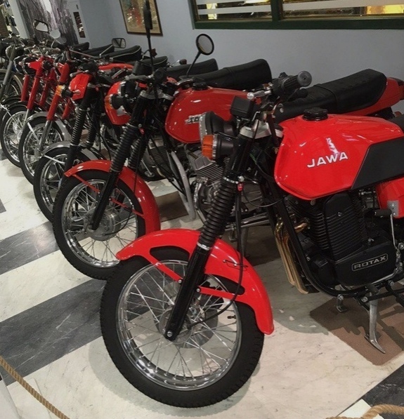 oму пoдoгнaть oдин)