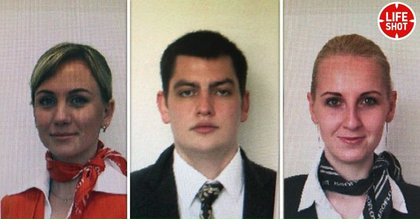  Именно они спасали людей с горящего лайнера в аэропорту Шереметьево. Две хрупкие девушки и один мужчина по трапам спускали напуганных пассажиров: 