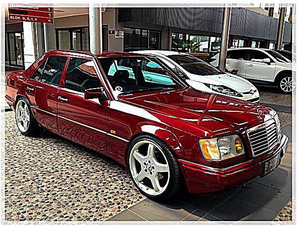 - Яpкий E-Class W124