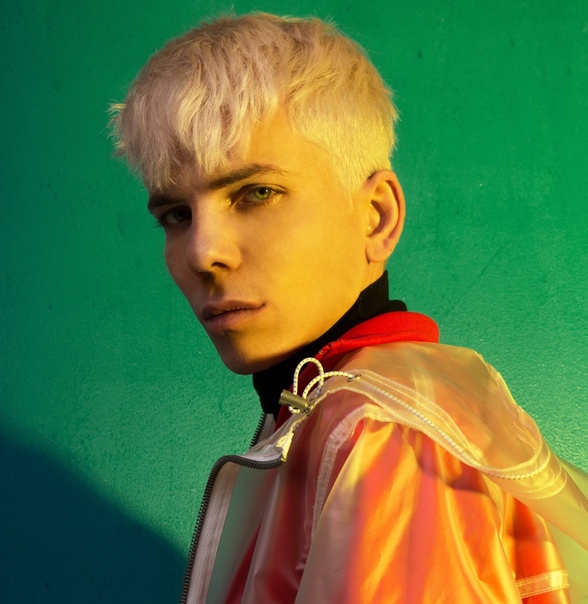 Прикасаюсь к телу теряя шансы на сон 