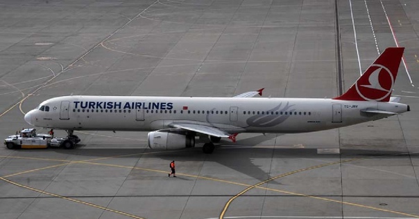 Самолёт Стамбул-Москва аварийно сел в Одессе. Резко упало давление масла: 