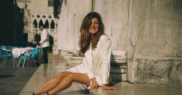 Ведущая тревел-шоу 