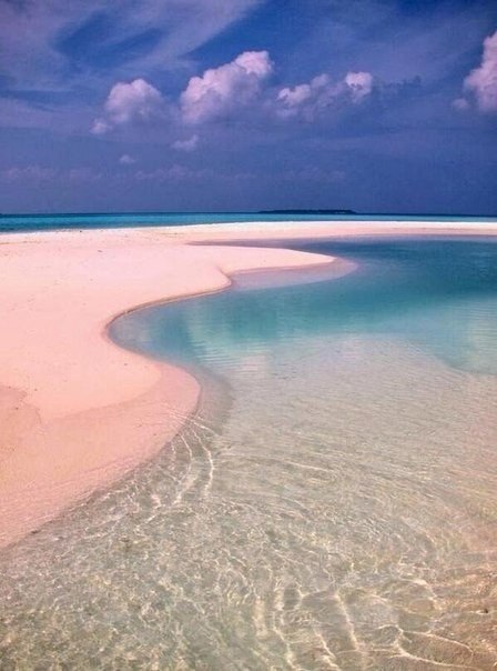 Розовый пляж на Мальдивах