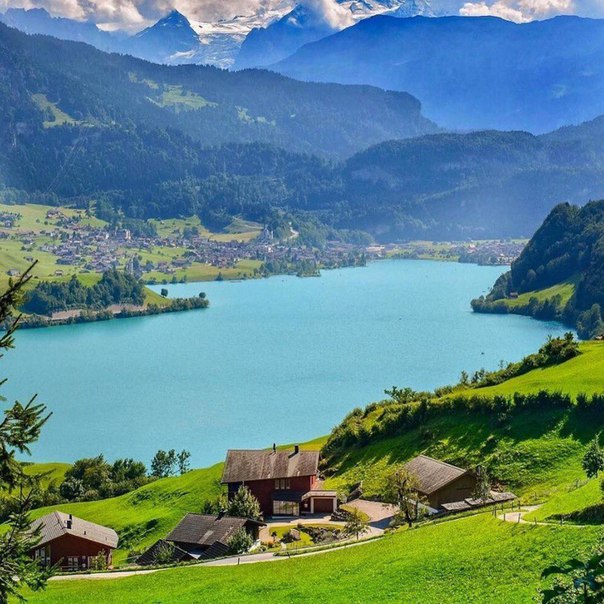Озеро Лунгерер в Швейцарии.