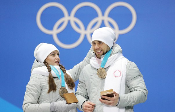 Российских керлингистов лишили бронзовых медалей
