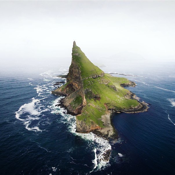 Тинхольм — один из необитаемых островов Фарерского архипелага