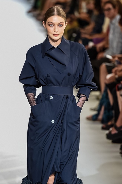 Gigi Hadid – Walks Max Mara Show at the Milan Womens Fashion Week