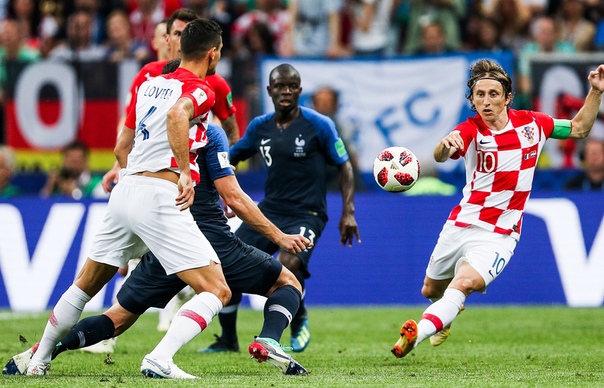  В ворота сборной Хорватии назначен пенальти. Французы свой шанс не упустили в делают счет в матче 2:1