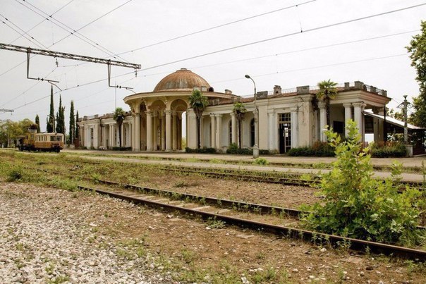 Самая красивая заброшенная железнодорожная станция в мире, Келасур, Абхазия.
