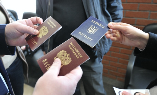 За получение российских паспортов жителям Донбаса аннулируют паспорта Украины: 