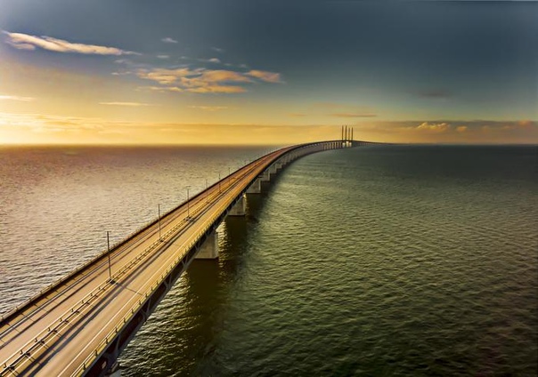Эресуннский мост между Швецией и Данией.