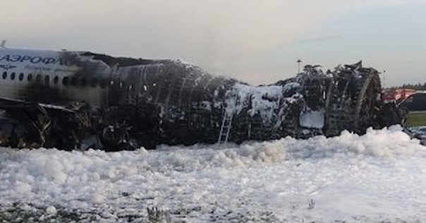  О том, что творилось на борту Sukhoi Superjet 100 в момент пожара, рассказал один из пассажиров злосчастного борта 