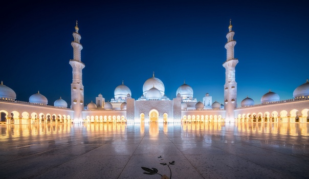 Мечеть шейха Зайда — одна из шести самых больших мечетей в мире. Расположена в Абу-Даби, столице Объединенных Арабских Эмиратов. Названа в честь шейха Зайда ибн Султана ан-Нахайяна — основателя и первого президента Объединенных Арабских Эмиратов, похороненного рядом.